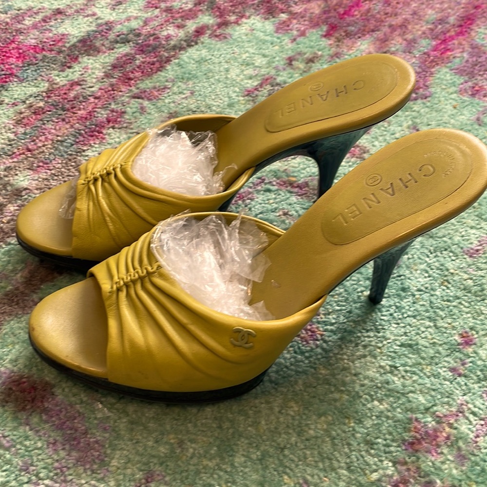 CHANEL Olive Green Leather Mules Black patent heel size 11b European fits US 10